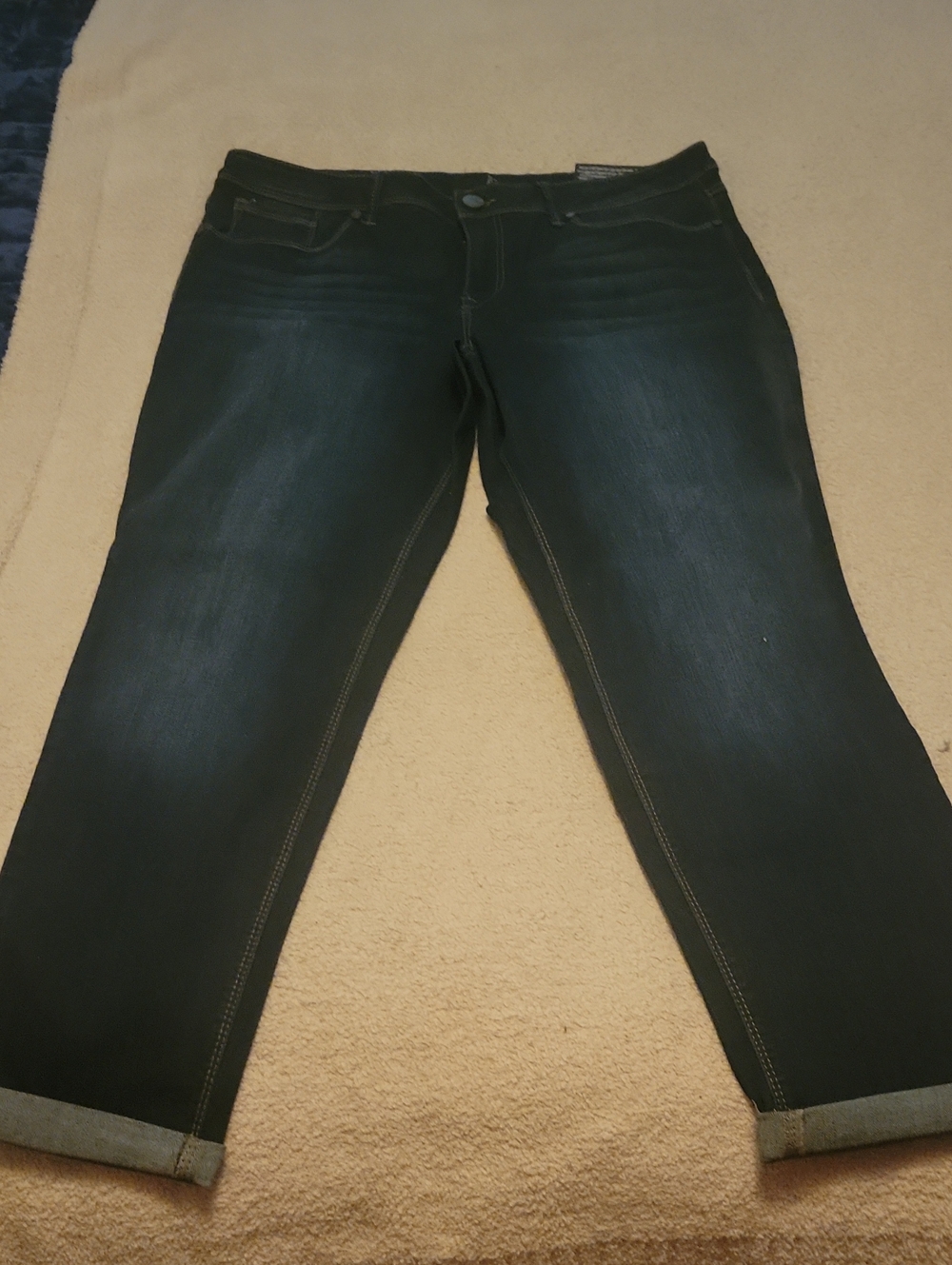 1822 Denim Black Cropped Jeans with Subtle Fade